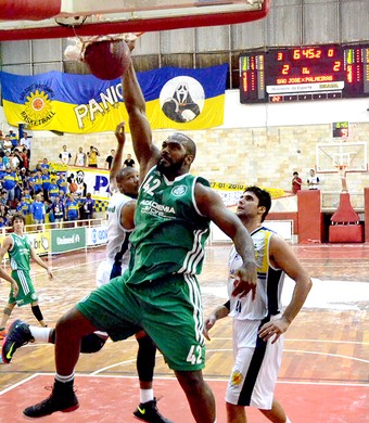 Após emoção por reencontro, Marrelli lamenta derrota do Verdão em S. José