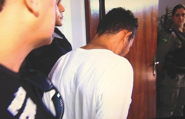 Polcia apresenta suspeito de estuprar srie de garotas em Goinia Gois (Foto: Reproduo/TV Anhanguera)