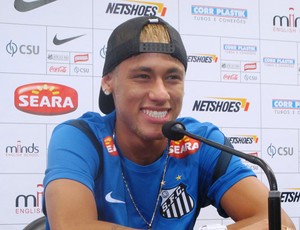 Neymar coletiva Santos (Foto: Marcelo Hazan)
