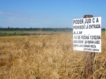 Desde fevereiro, sete produtores rurais da Colônia Santa Luzia, em Minga Porã (PY), já tiveram que deixar as terras (Foto: Fabiula Wurmeister / G1)