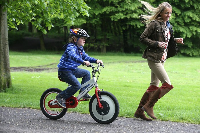 Jyrobike elimina necessidade de rodinhas para crianças aprenderem a pedalar (foto: Reprodução/Jyrobike)