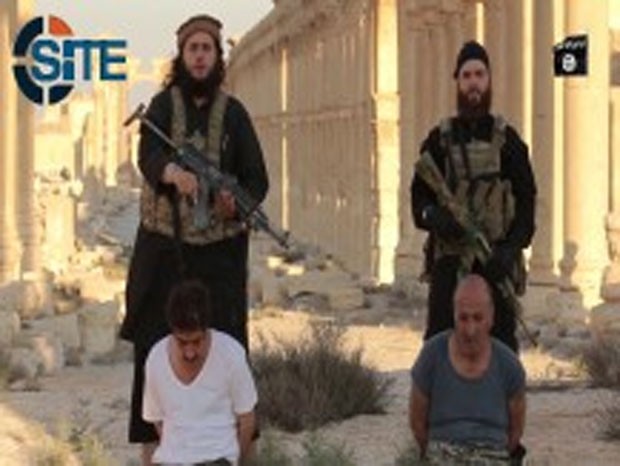 Dois combatentes jihadistas falando em alemão reivindicam pertencer ao grupo Estado Islâmico (EI) na Síria e ameaçam cometer ataques na Alemanha, em um vídeo difundido nesta quarta-feira, onde duas pessoas também são executadas (Foto: Reprodução/Site)