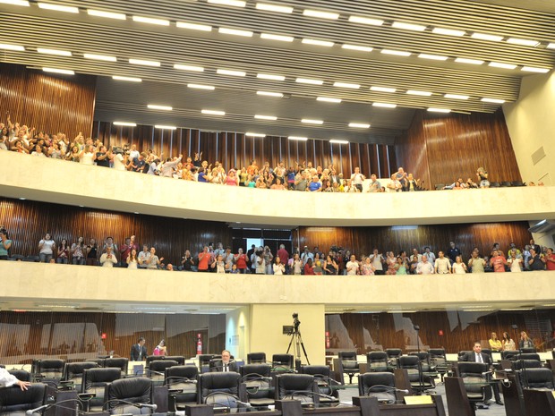 Professores contrários ao projeto de extensão dos mandatos ocuparam as galerias da Alep (Foto: Sandro Nascimento/Alep/Divulgação)