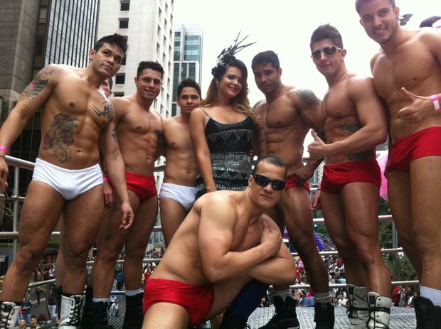Geisy Arruda na parada gay (Foto: Divulgação)
