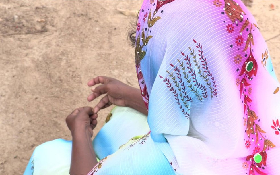 A mãe de Shafa tenta manter a família unida e busca ajuda para sua filha (Foto: BBC)