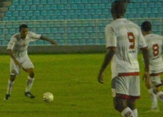 Imperatriz jogando no Estádio Frei Epifânio d'Abadia (Foto: Globoesporte.com)