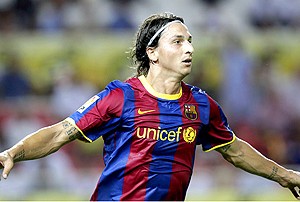 ibrahimovic barcelona gol sevilla supercopa (Foto: agência EFE)