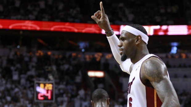 LeBron James comemora, Miami Heat x Indiana Pacers (Foto: Reuters)