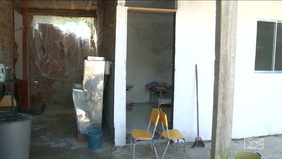 Crianças foram alojadas em prédio sem estrutura (Foto: Reprodução TV Mirante)