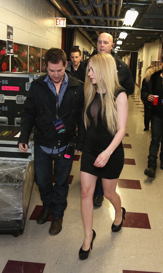 Avril Lavigne em bastidores de apresentação em Chicago, nos Estados Unidos (Foto: Tasos Katopodis/ Getty Images/ AFP)