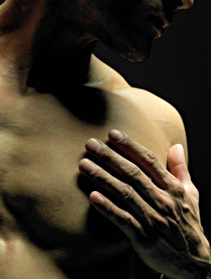 Coração dor no peito (Foto: Getty Images)