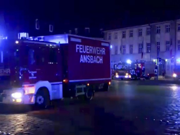 Bombe in Stadtrestaurant explodiert, sagen Beamte (Foto: News5 via AP)