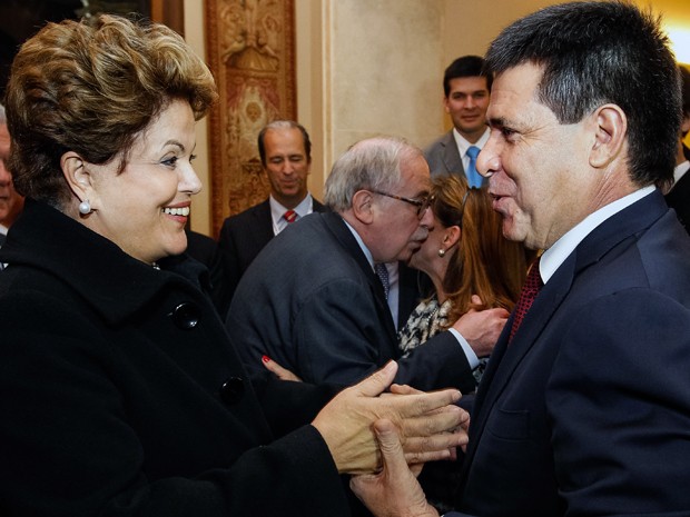 Dilma Rousseff se encontra com Horacio Cartes para cerimônia de posse do presidente eleito no Paraguai nesta quinta-feira (15). (Foto:  Roberto Stuckert Filho / Presidência Brasil / AFP)