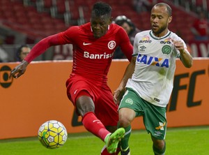 Paulão; Ananias; Internacional x Chapecoense (Foto: Estadão Conteúdo)