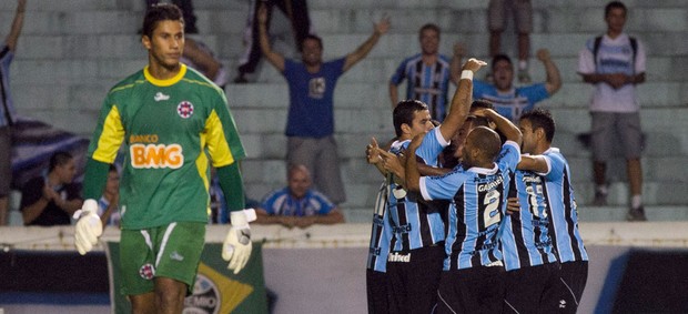 Jogadores gol Grêmio (Foto: Alexandre Auler / Ag. Estado)