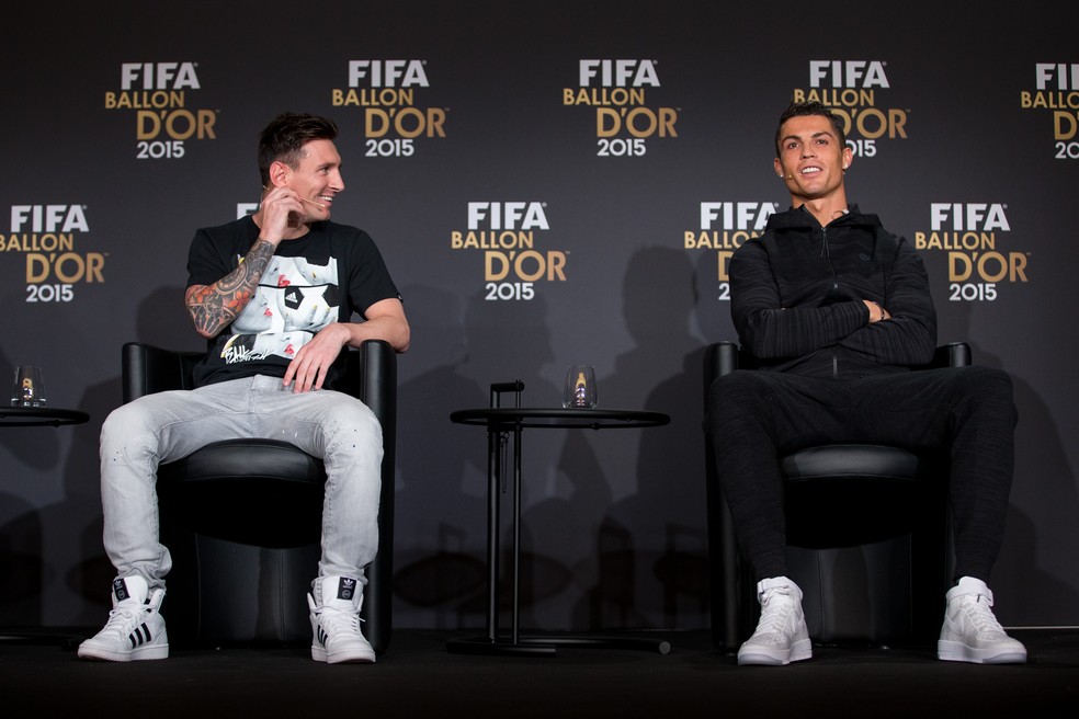 Messi e Cristiano Ronaldo na premiação de melhor do mundo de 2015: 
