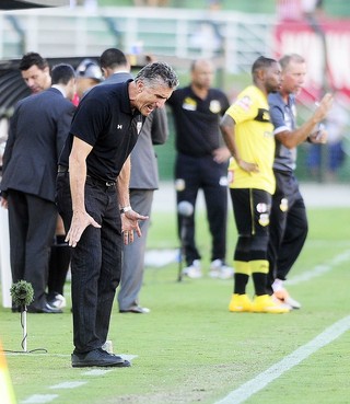 Edgardo Bauza São Paulo x São Bernardo (Foto: Marcos Ribolii)