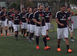 Corinthians jogadores rosas (Foto: Marcelo Braga)