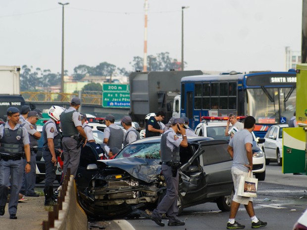 Perseguição policial termina em acidente (Foto: Danilo Henrique/VC no G1)