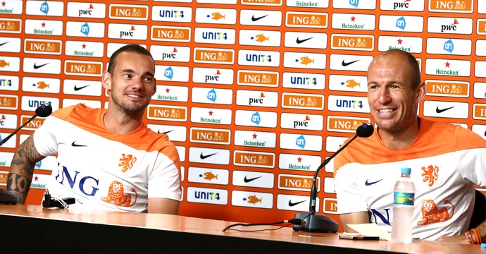 Sneijder e Robben coletiva Holanda (Foto: André Durão)