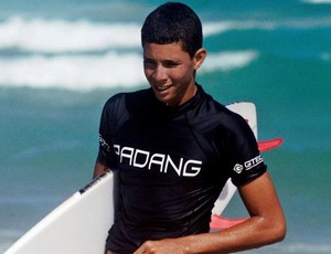 Victor Ramos surfe al (Foto: Padang)
