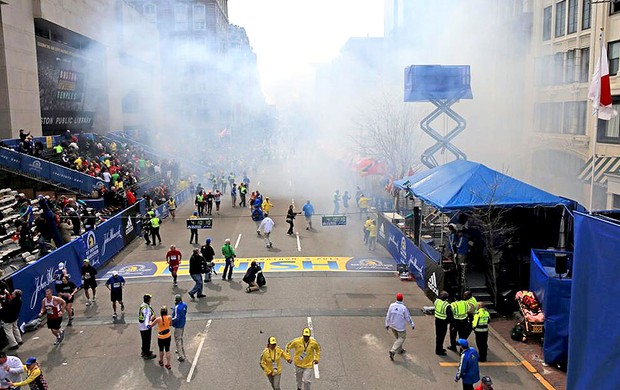atentado maratona Boston bomba (Foto: Charles Krupa / AP)