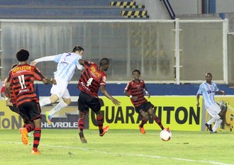 Gol de Pipico, macaé x oeste (Foto: Tiago Ferreira / Macaé Esporte)