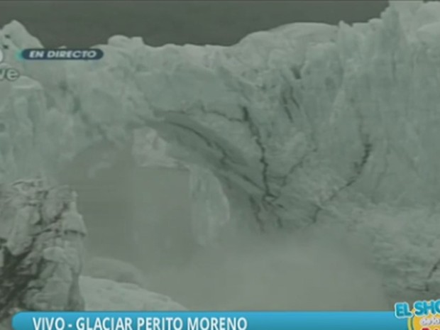 Ruptura de &#39;ponte de gelo&#39; de Perito Moreno impressiona turistas (Foto: Reprodução/Twitter/ElDoce)