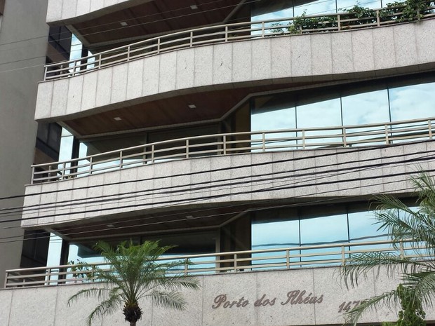 Fachada do prédio onde José Antunes Sobrinho, dono da Engevix, foi preso nesta segunda em Florianópolis (Foto: G1)