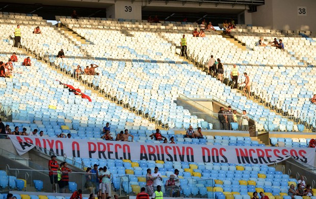 torcida flamengo faixa protesto preço dos ingressos