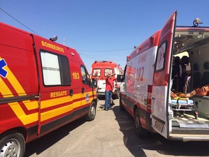 Baleados foram socorridos pela Samu e Bombeiros (Foto: Natália Jael/ Inter TV)