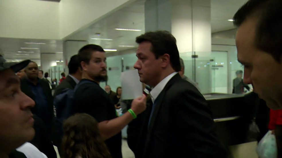 Wesley Batista desembarca no Brasil (Foto: Reprodução/TV Globo)