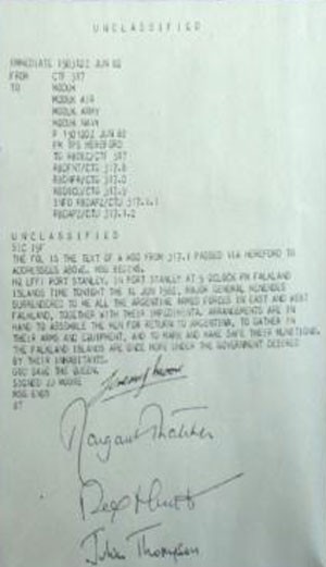 Telex assinado por Margaret Thatcher comunicando o fim da Guerra das Malvinas será leiloado com preço inicial de 15 mil libras (R$ 46,5 mil) (Foto: Reprodução/mullocksauctions.co.uk)