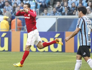 Leandro Dami&atilde;o comemora gol marcado no Gre-Nal 397 (Foto: Wesley Santos/Ag&ecirc;ncia Pressdigital)