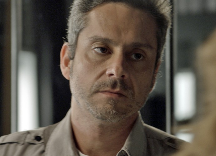 Romero deixa Atena decepcionada e confessa que não deixará Tóia (Foto: TV Globo)