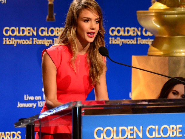 Jessica Alba anuncia indicados ao Globo de Ouro (Foto: AFP/Frederic J. Brown)