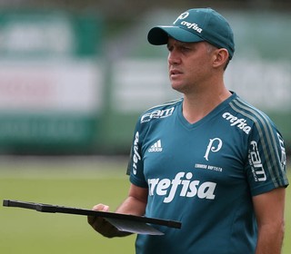 Força máxima, possível vaga e alívio: o que vale o clássico para o Palmeiras