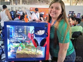 Laís utilizou uma action figure e outras partes de biscuit em seu casemod (Foto: TechTudo/Paulo Vasconcellos) Laís utilizou uma action figure e outras partes de biscuit em seu casemod (Foto: TechTudo/Paulo Vasconcellos)