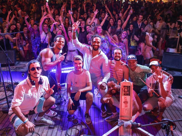 Banda Som na Praia se apresentará na Santa Feijuca no sábado (23), no DF (Foto: Paulo Cavera/Divulgação) Banda Som na Praia se apresentará na Santa Feijuca no sábado (23), no DF (Foto: Paulo Cavera/Divulgação)