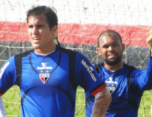 Roberto e Márcio - Atlético-GO (Foto: Divulgação / Site Oficial do Atlético-GO)