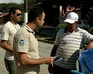 Moradores de Mauá receberam cartilhas sobre Parque da Pedra Selada (Foto: Reprodução Bom Dia Rio)