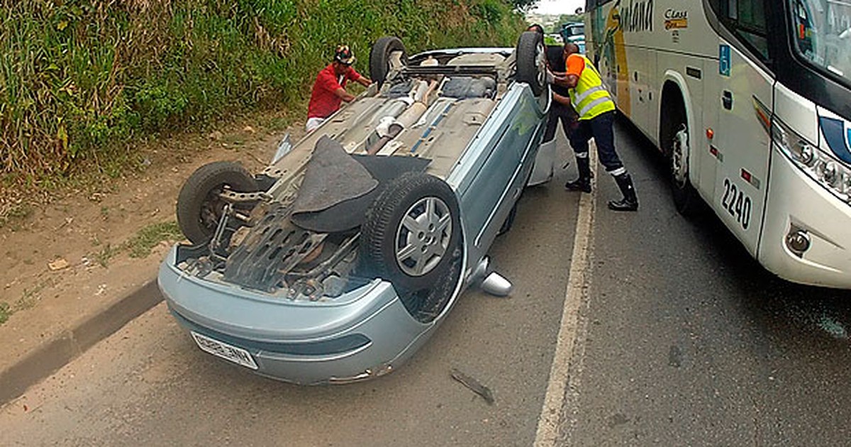 G1 Carro Capota E Deixa Feridos Na Br 324 Diz Prf Notícias Em Bahia 