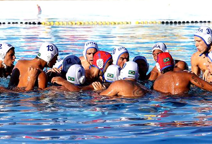 Seleção Brasileira de polo aquático nos jogos contra a Holanda (Foto: Satiro Sodré / CBDA)