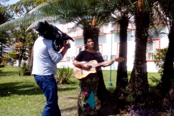 Lívia Itaborahi vai contar sobre sua carreira na música (Foto: Fabrício Conde)