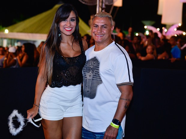 Popó acompanhado em show em Salvador, na Bahia (Foto: André Muzell/ Brazil News)