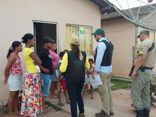 Conjunto residencial do Minha Casa Minha Vida, em Água Preta, é desocupado pela PF e PM (Foto: Kety Marinho/ TV Globo)