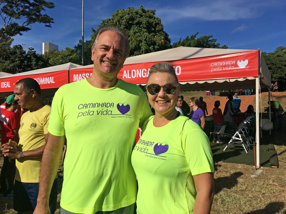 Paulo e Luciane Lima também prestigiaram a Caminhada pela Vida (Foto: Stephanie Fonseca/G1)