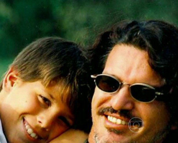 Rômulo Neto com o pai na infância (Foto: TV Globo)