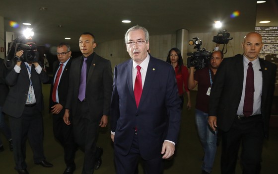 O Presidente da Câmara dos Deputados, Eduardo Cunha (PMDB-RJ) durante sua chegada em seu gabinete na Câmara (Foto: Aílton de Freitas / Ag. O Globo)