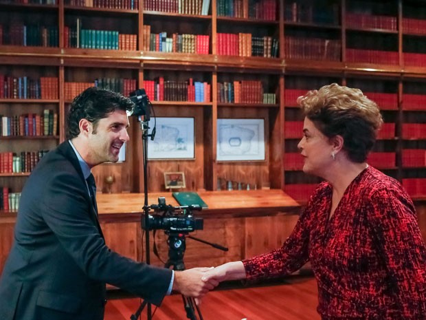 Dilma concedendo entrevista ao Russia Today (Foto: Roberto Stuckert Filho/PR)